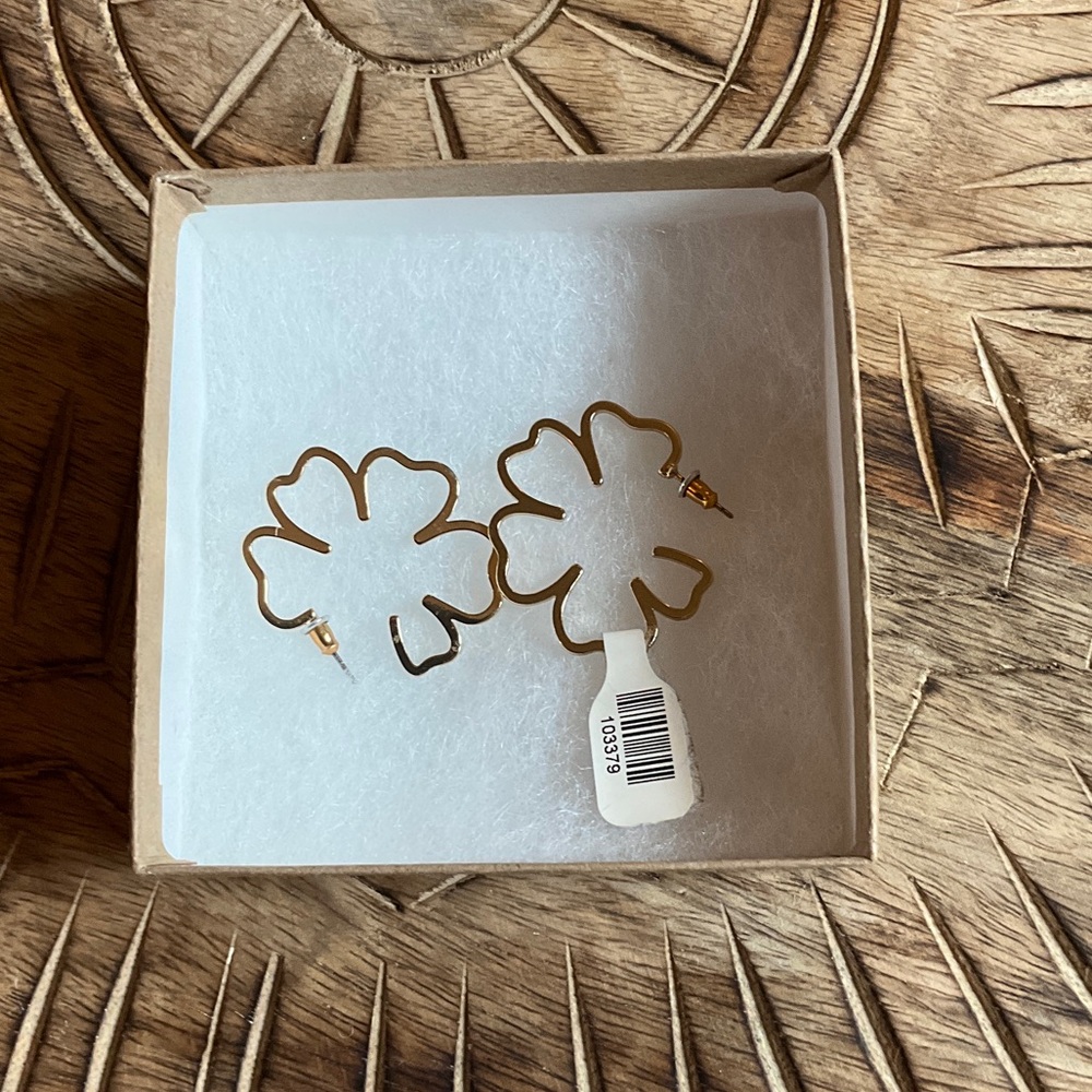 Gold Floral Outline Hoop Earrings
